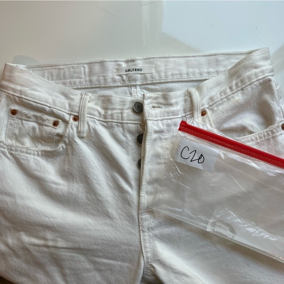 GRLFRND Tatum Button Fly Mid Rise Raw Hem White Denim Ankle Jeans- Size 26 - Picture 16 of 16